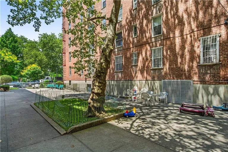 New York City Real Estate | View 221 Mcdonald Avenue 3P, 3P | room 15 | View 16