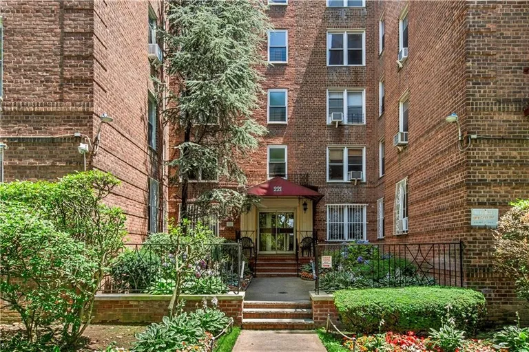 New York City Real Estate | View 221 Mcdonald Avenue, 3P | room 13 | View 14