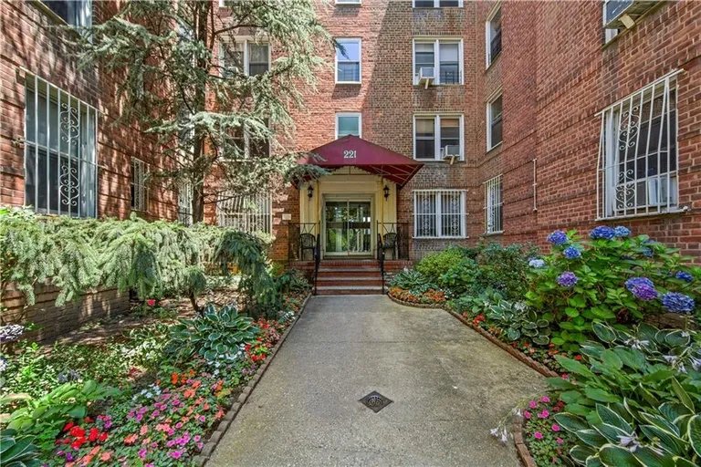 New York City Real Estate | View 221 Mcdonald Avenue, 3P | room 12 | View 13