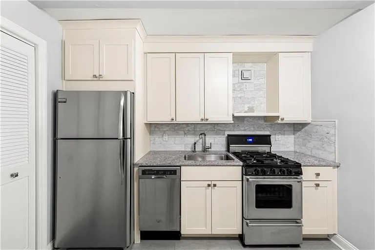 New York City Real Estate | View 221 Mcdonald Avenue, 3P | room 8 | View 9