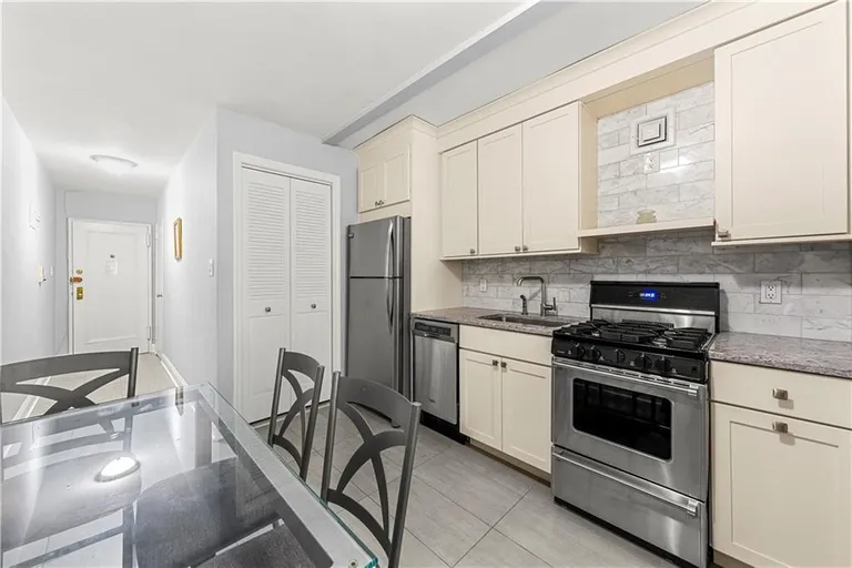 New York City Real Estate | View 221 Mcdonald Avenue, 3P | room 5 | View 6
