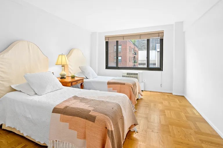 New York City Real Estate | View 425 East 63rd Street, W11D | room 4 | View 5