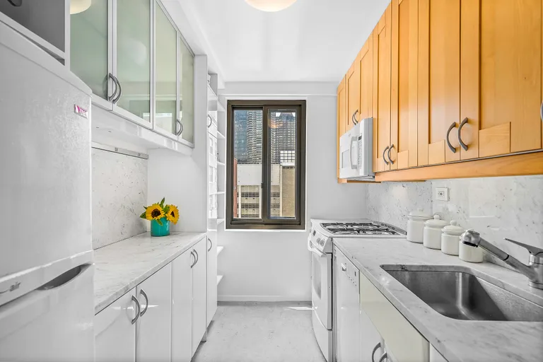 New York City Real Estate | View 425 East 63rd Street, W11D | room 3 | View 4
