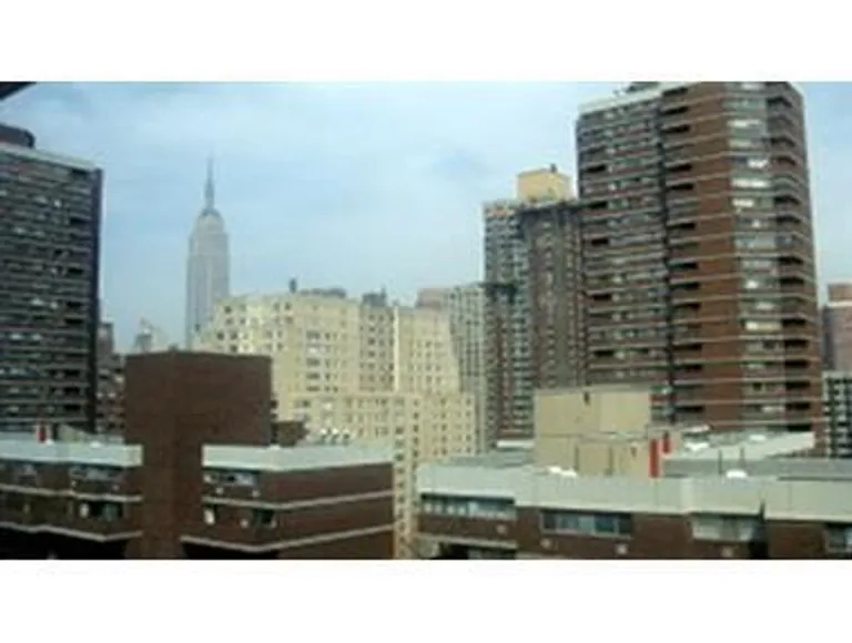 New York City Real Estate | View 340 East 23rd Street, 12J | room 3 | View 4