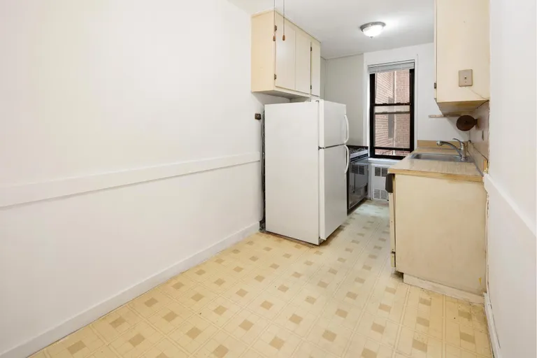 New York City Real Estate | View 2547 West 2nd Street, 2J | room 6 | View 7