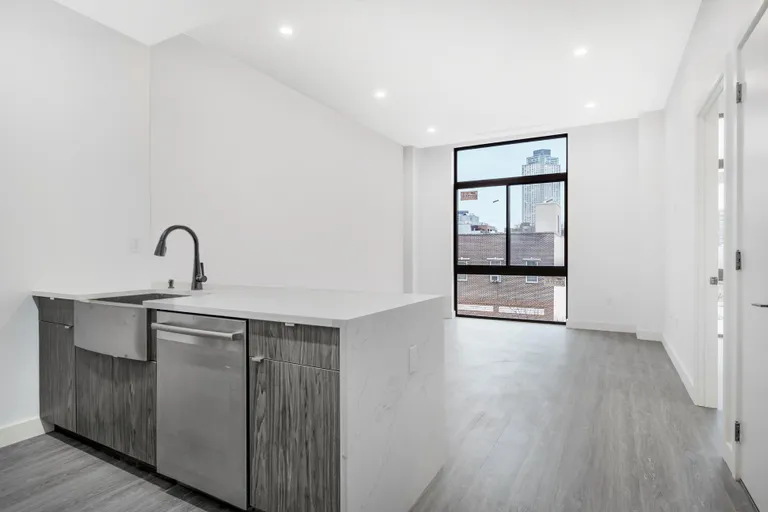 New York City Real Estate | View 46-40 Vernon Boulevard, 2F | room 4 | View 5