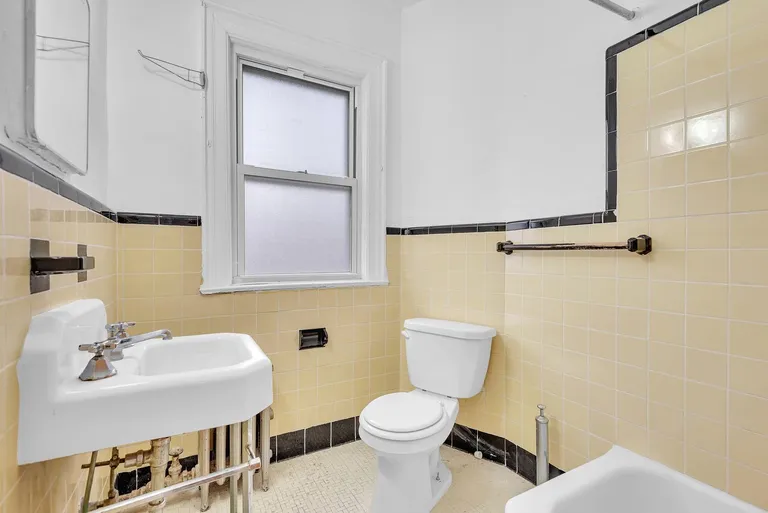 New York City Real Estate | View 228 East 9th Street, 2 | room 6 | View 7
