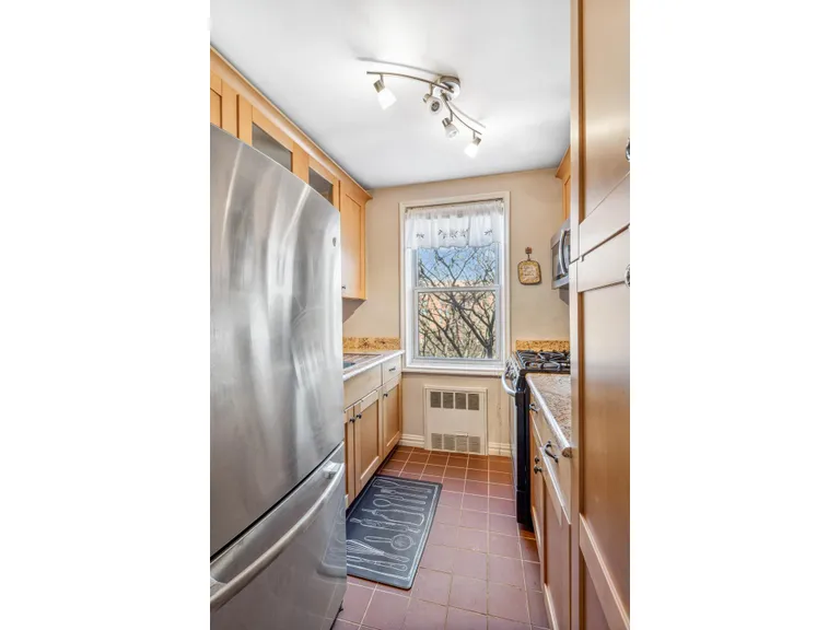 New York City Real Estate | View 1250 Ocean Parkway, 4D | room 5 | View 6