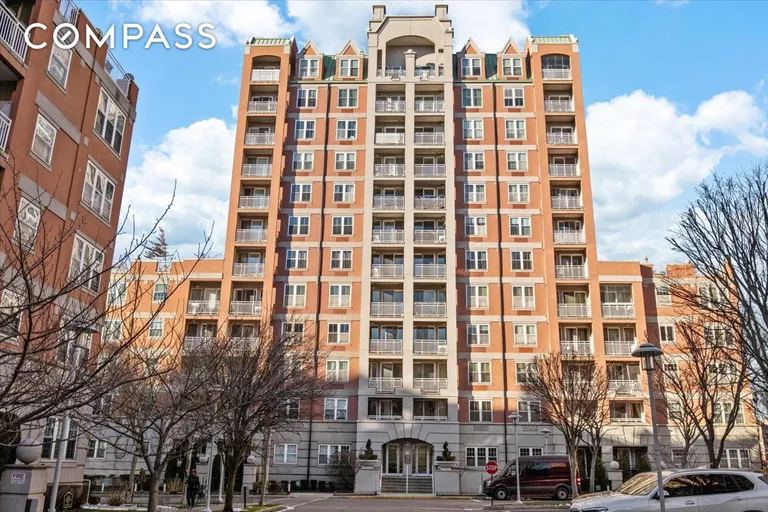 New York City Real Estate | View 45 Oceana Drive East, 2G | room 14 | View 15