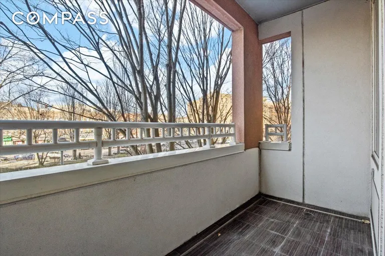 New York City Real Estate | View 45 Oceana Drive East, 2G | room 11 | View 12