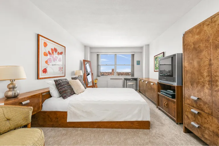 New York City Real Estate | View 70-31 108th Street, 12B | room 5 | View 6