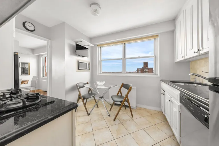 New York City Real Estate | View 70-31 108th Street, 12B | room 3 | View 4