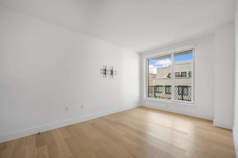 New York City Real Estate | View 133 Beach 116th Street, 4L | room 15 | View 16