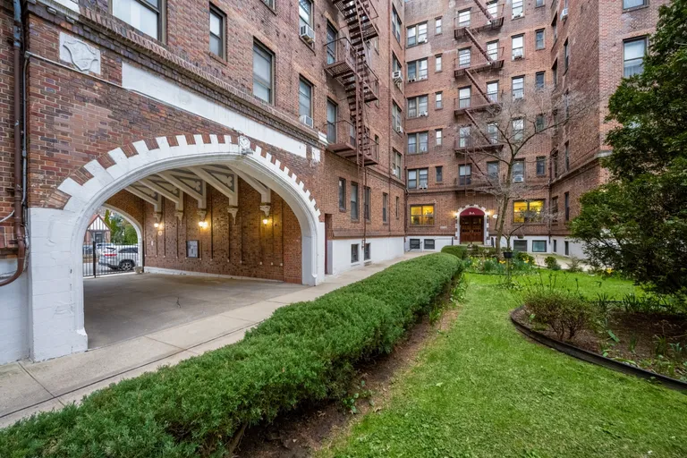 New York City Real Estate | View 117-14 Union Turnpike, AE3 | room 32 | View 33