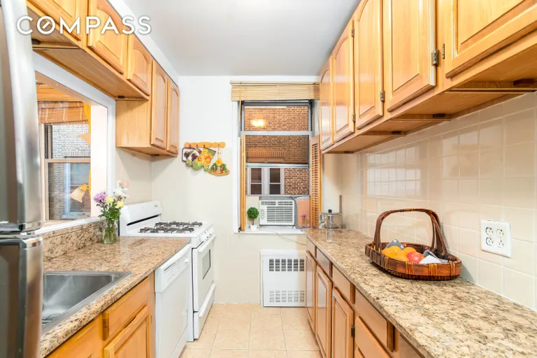New York City Real Estate | View 689 Fort Washington Avenue, 3BB | room 3 | View 4