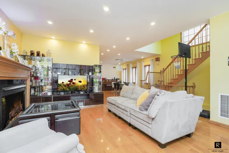 New York City Real Estate | View 265 Bay 8th Street, HOUSE | room 3 | View 4