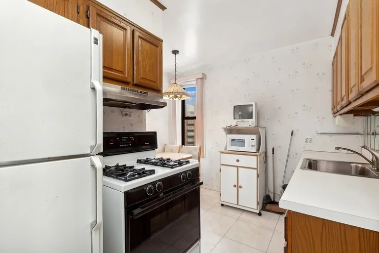 New York City Real Estate | View 2555 Batchelder St, 4H | room 4 | View 5