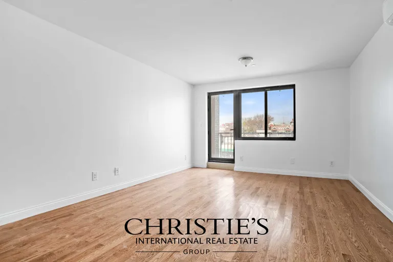 New York City Real Estate | View 70-26 Queens Boulevard, 4A | room 1 | View 2