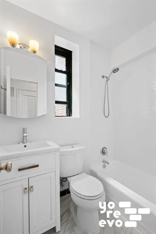 New York City Real Estate | View 100 West 12th Street, 5R | room 6 | View 7