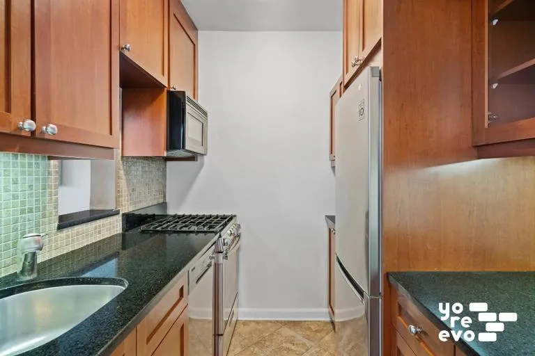 New York City Real Estate | View 100 West 12th Street, 5R | room 3 | View 4