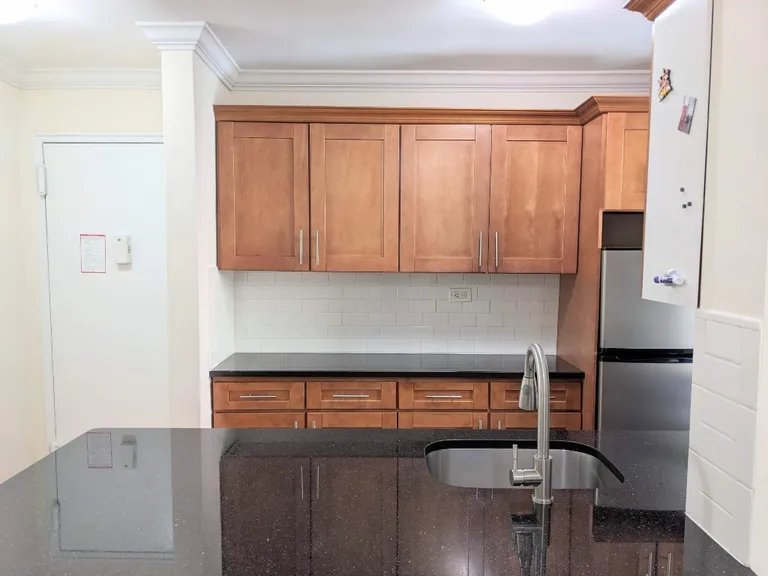 New York City Real Estate | View 295 Bennett Avenue, 6A | room 9 | View 10