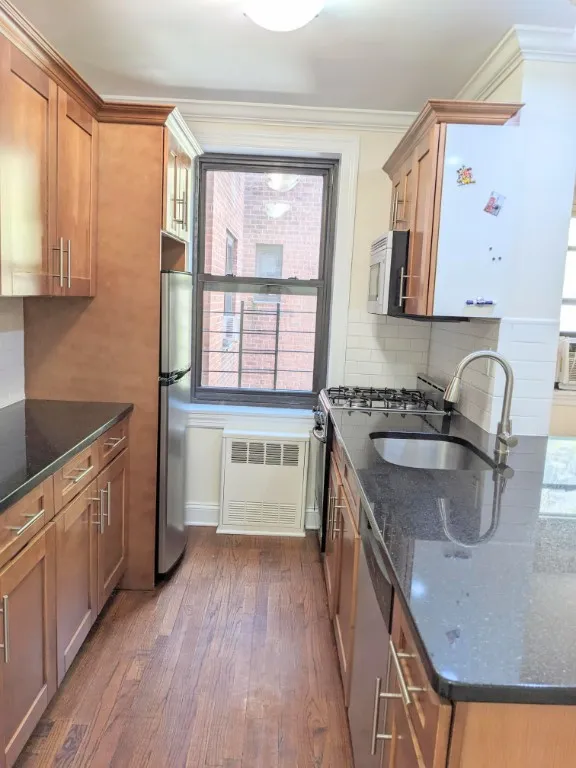 New York City Real Estate | View 295 Bennett Avenue, 6A | room 8 | View 9