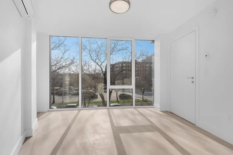 New York City Real Estate | View 733 Ocean Parkway, 3A | room 3 | View 4