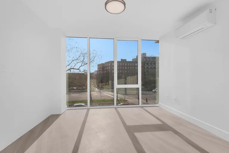 New York City Real Estate | View 733 Ocean Parkway, 3A | room 2 | View 3