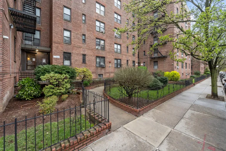 New York City Real Estate | View 37-56 87th Street, 2G | room 16 | View 17
