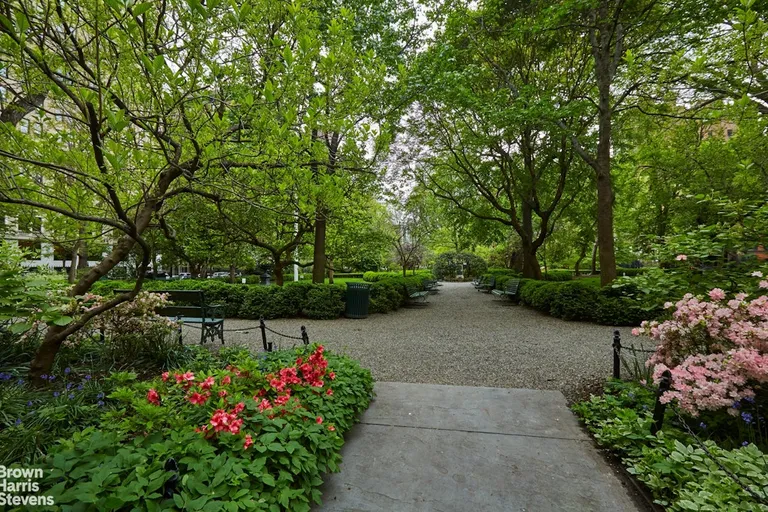 New York City Real Estate | View 60 Gramercy Park, 8H | room 10 | View 11