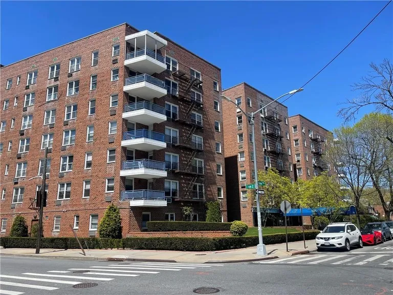New York City Real Estate | View 2580 Ocean Parkway, 3C | 3 Beds, 2 Baths | View 1