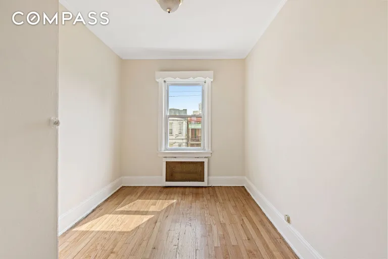 New York City Real Estate | View 32 Tudor Terrace | room 8 | View 9