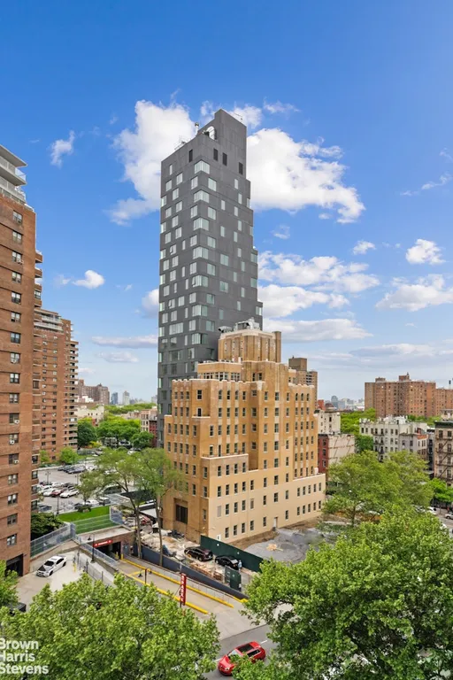 New York City Real Estate | View 212 East Broadway G901, G901 | room 11 | View 12