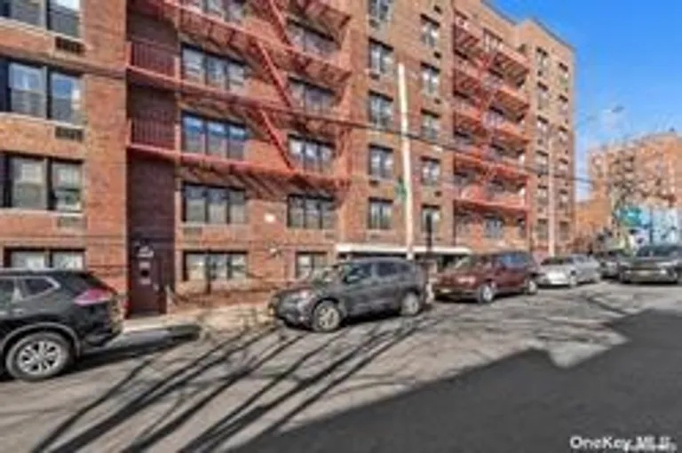 New York City Real Estate | View 87-70 173rd Street 6-H, 6H | 2 Beds, 1 Bath | View 1