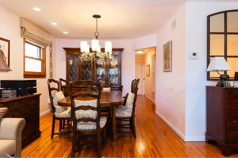 New York City Real Estate | View 190 Barlow Drive South | room 7 | View 8