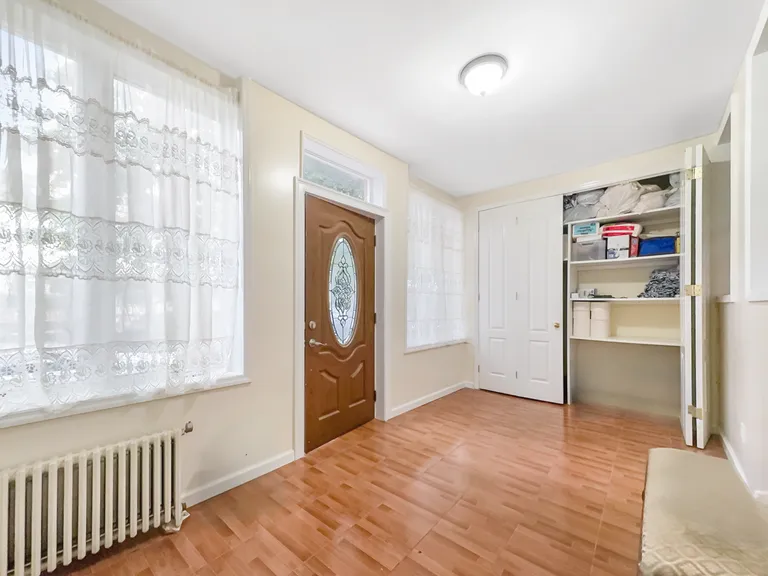 New York City Real Estate | View 125 Chester Ave | room 3 | View 4