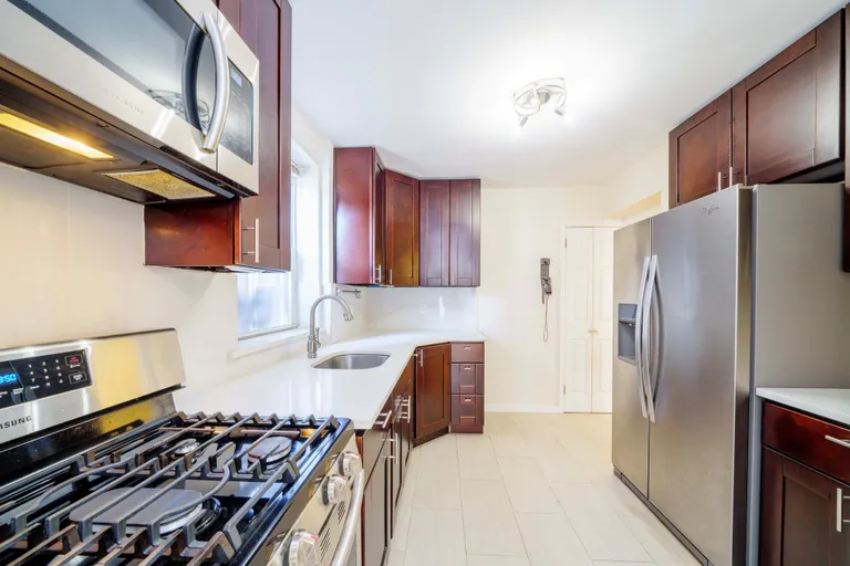 New York City Real Estate | View 2260 Benson Avenue, 1L | 2 Beds, 1 Bath | View 1