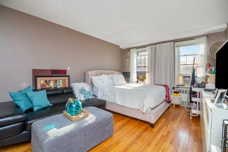 New York City Real Estate | View 140-21 Burden Cres, 404 | room 3 | View 4
