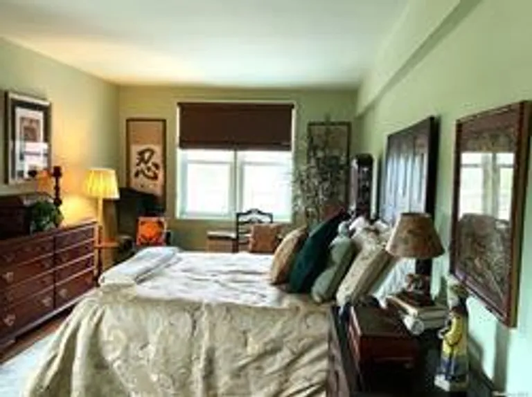 New York City Real Estate | View 241-20 Northern Boulevard, 6C | room 3 | View 4