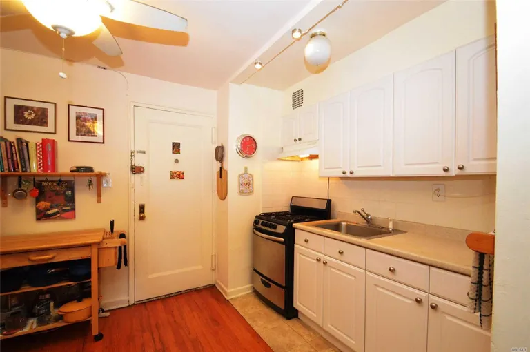New York City Real Estate | View 147-14 84th Road, 5C | room 2 | View 3