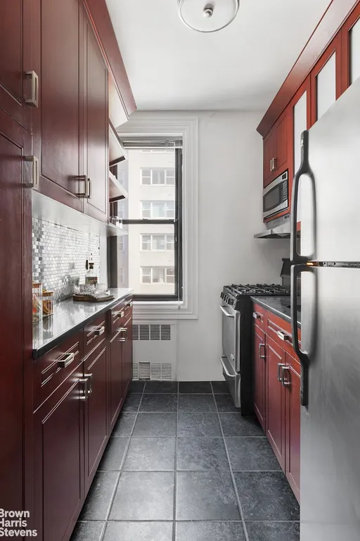 New York City Real Estate | View 100 West 12th Street, 5F | room 3 | View 4