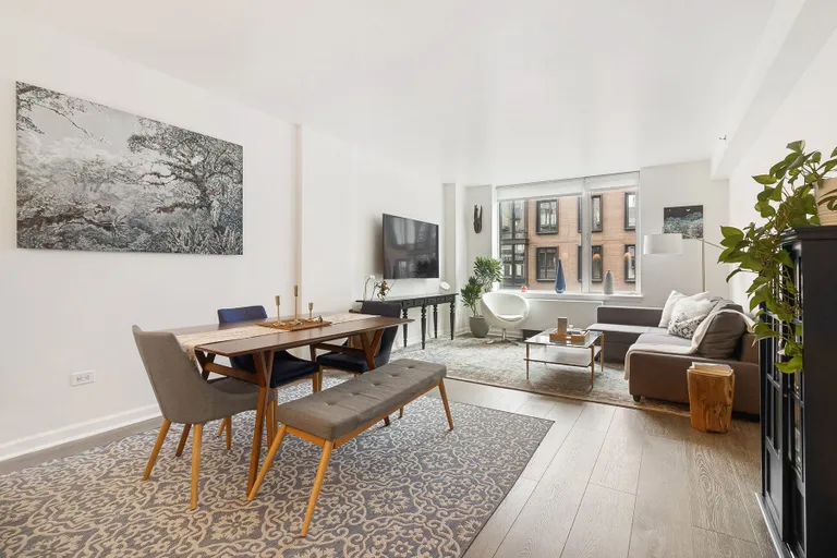 New York City Real Estate | View 26 Broadway, 406 | 2 Beds, 2 Baths | View 1