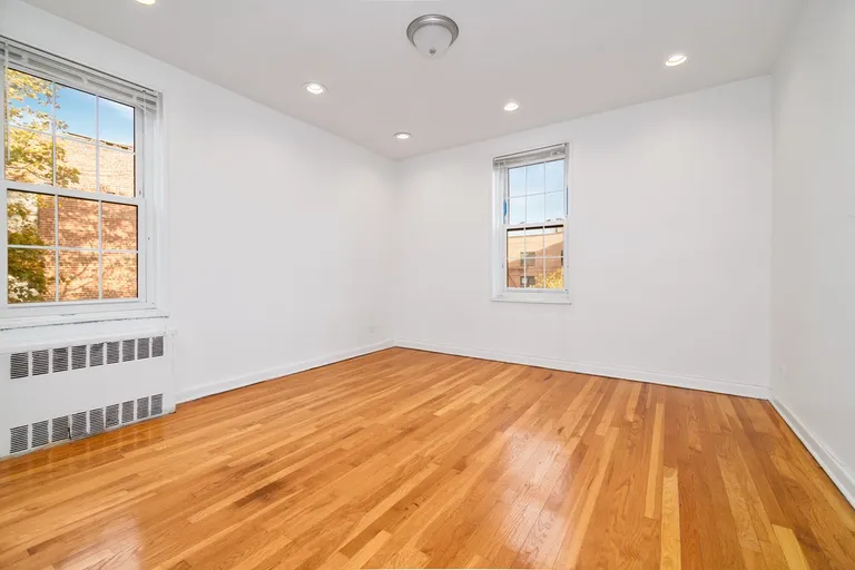 New York City Real Estate | View 140-35 Burden Crescent, 607 | room 3 | View 4