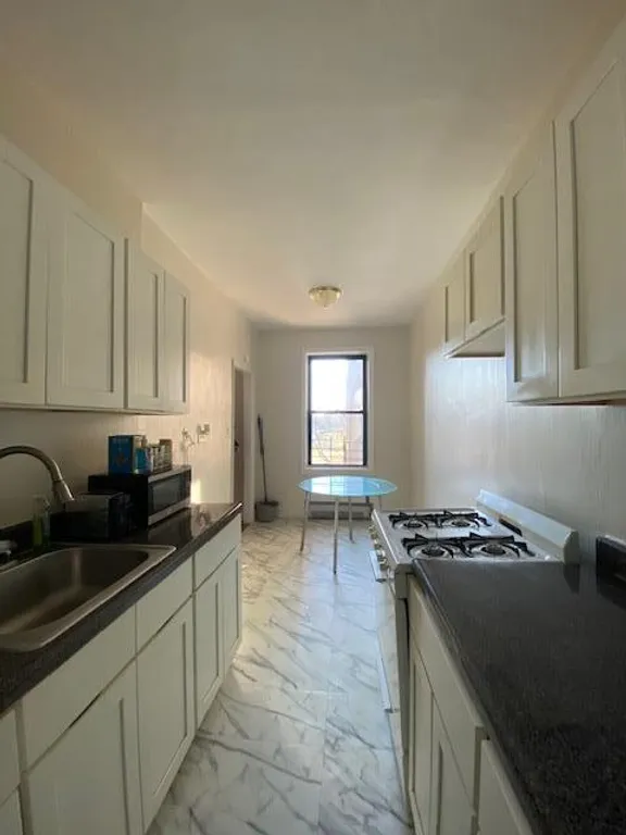 New York City Real Estate | View 25 Parade Place, 3L | room 5 | View 6