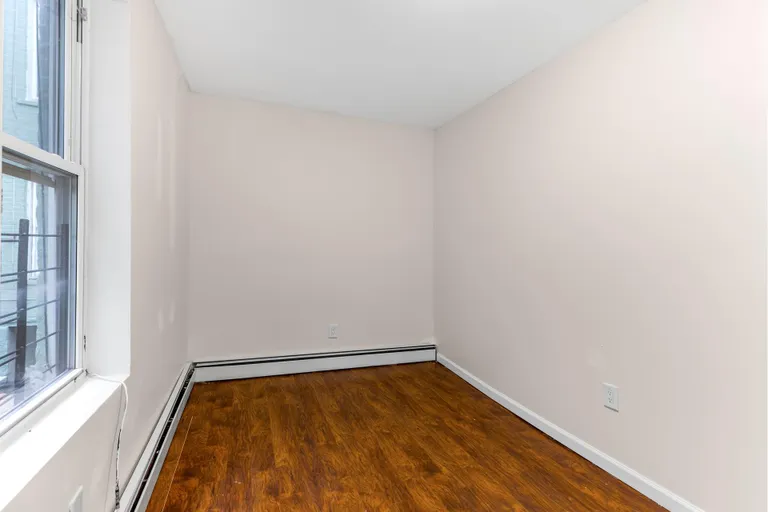 New York City Real Estate | View 363 Amboy Street | room 4 | View 5