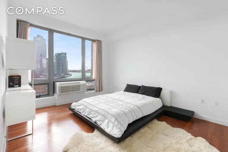 New York City Real Estate | View 5-49 Borden Avenue, 8G | room 2 | View 3