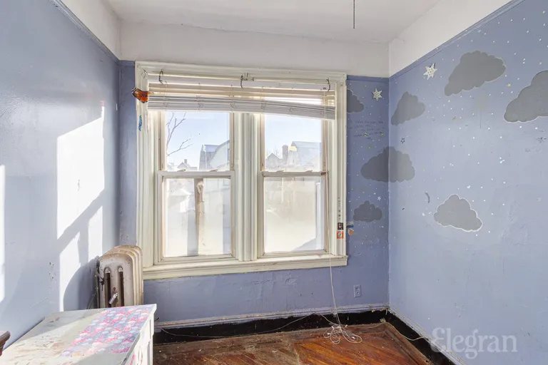 New York City Real Estate | View 3827 Laurel Avenue | room 3 | View 4