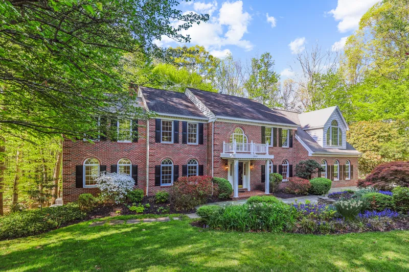 Find Luxury Real Estate in Fairfax Station | Corcoran McEnearney