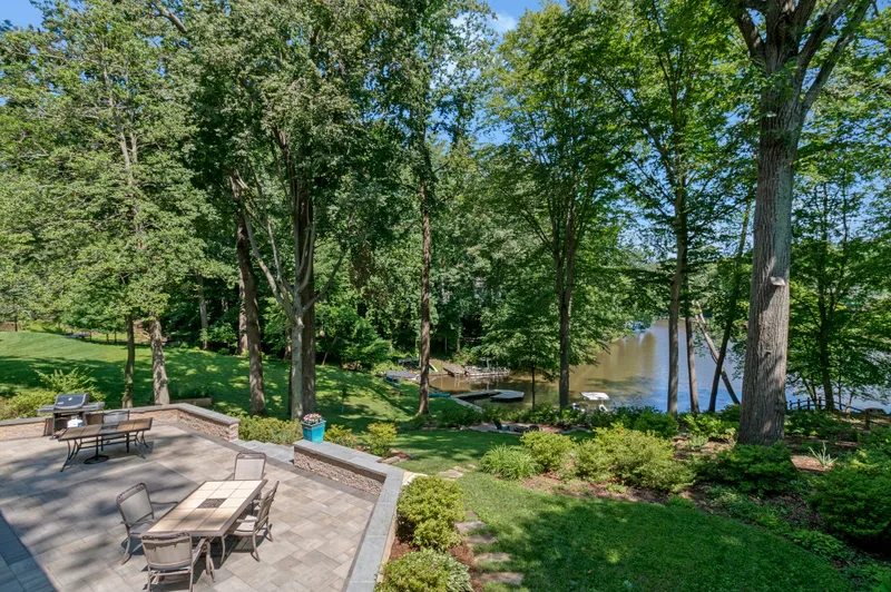 Find Luxury Real Estate in Falls Church | Corcoran McEnearney