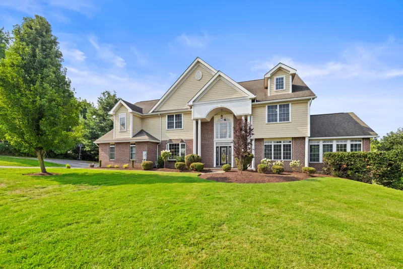 Find Luxury Real Estate in Hamilton | Corcoran McEnearney
